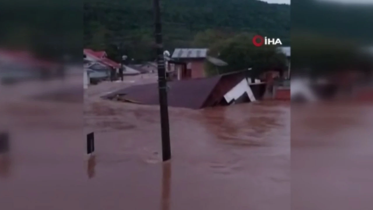 Ev önce sulara gömüldü ardından sürüklendi gitti