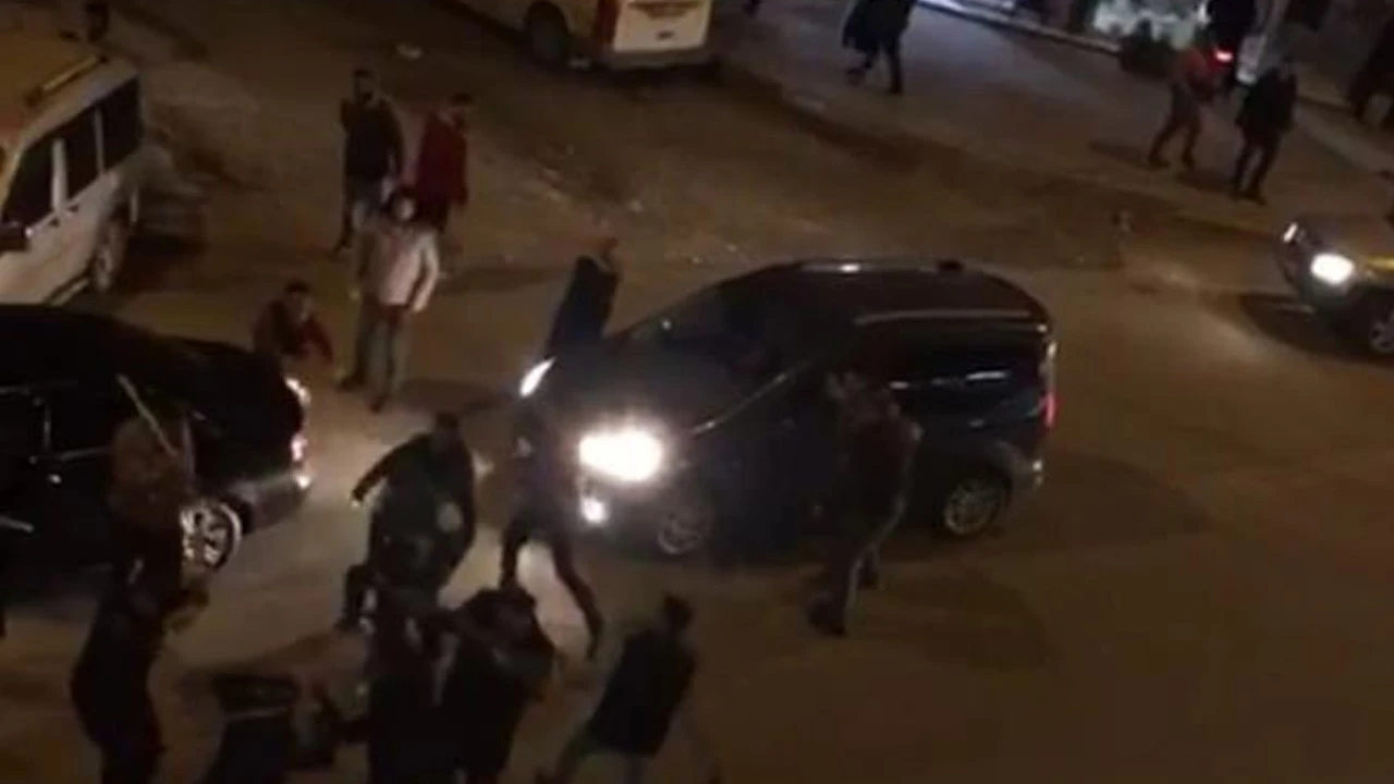 Meydan muharebesini aratmayan kavga: Taş, sandalye, sopa…