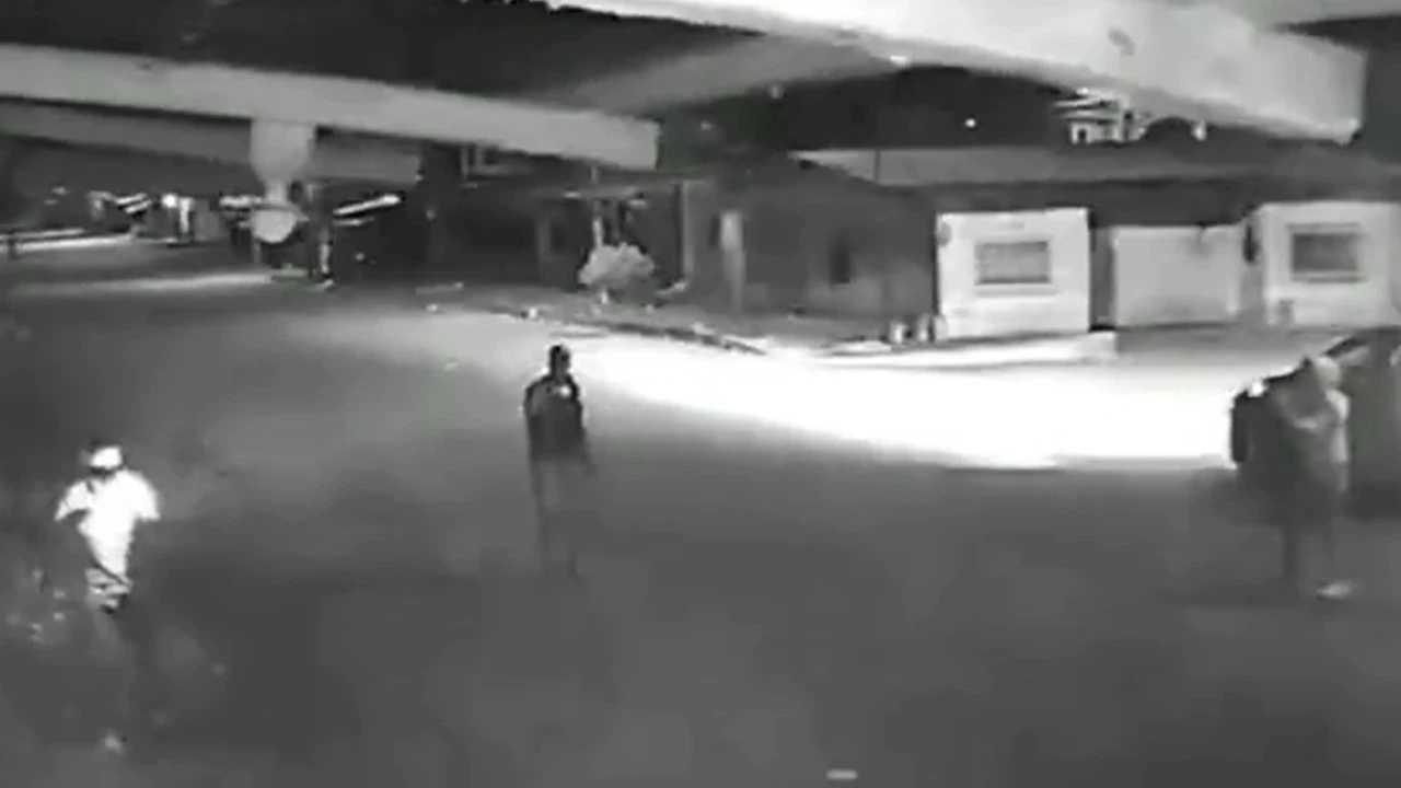 Ekvador'da dehşet anları: Eve atmayı unuttukları bomba araçlarında patladı