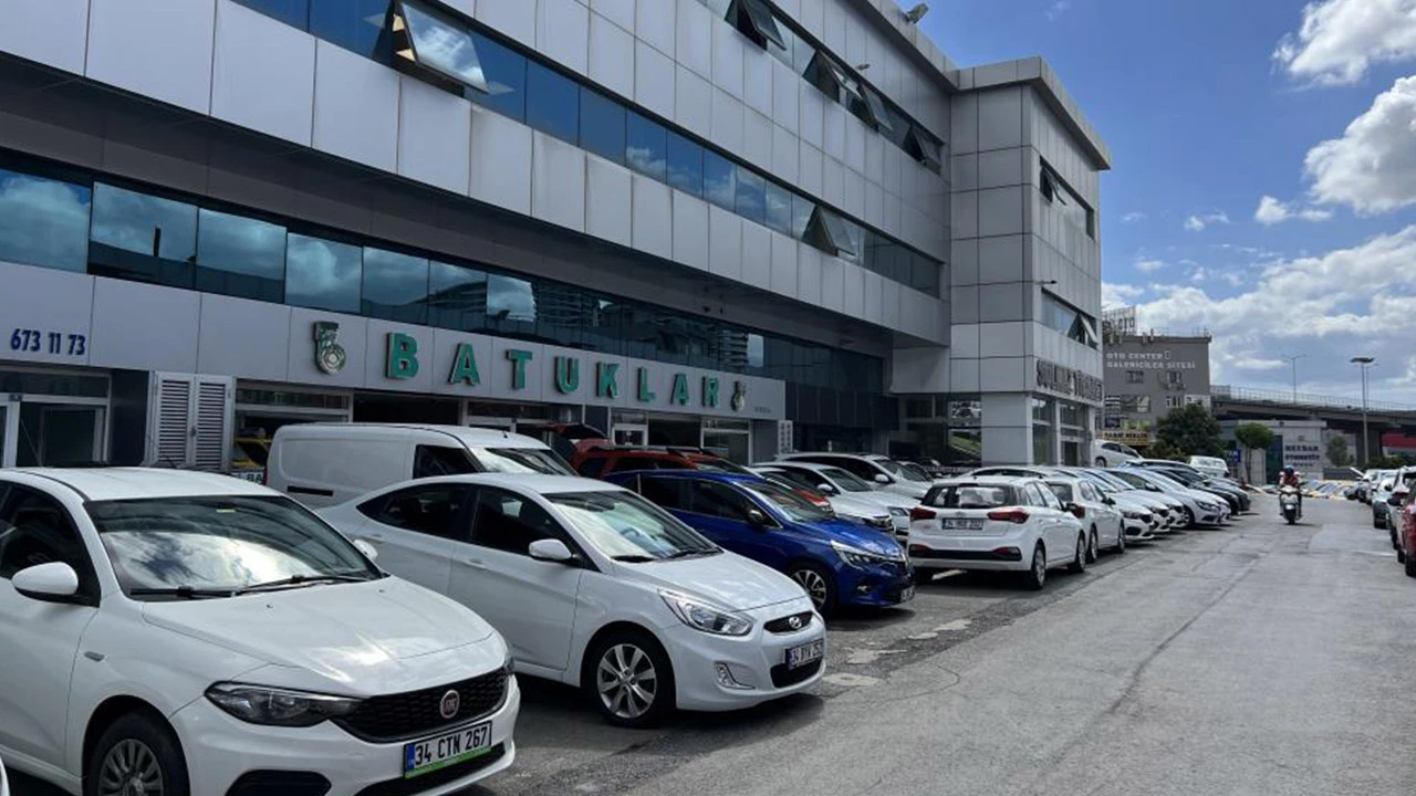 Satışlar durma noktasına geldi! İkinci el lüks otomobillerde yaprak kıpırdamıyor