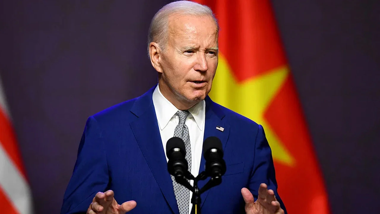 Vietnam'da Joe Biden'ın konuşmasını yarıda kestiler
