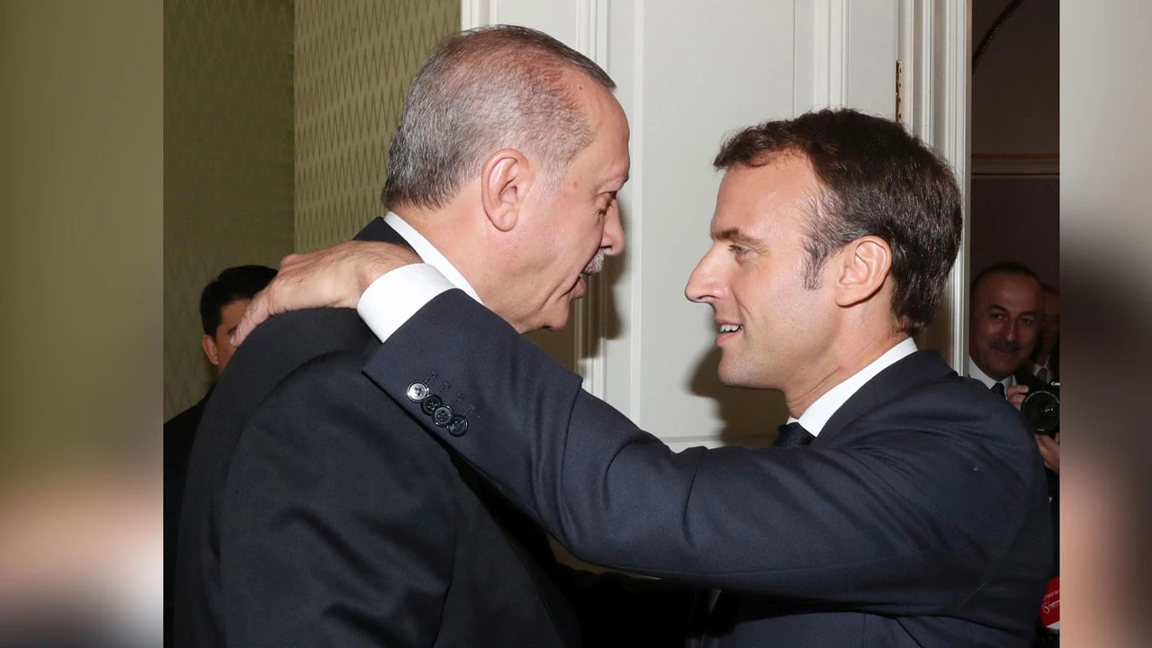 Cumhurbaşkanı Erdoğan ile Macron arasında gülümseten diyalog: Hani gelecektin, gelmedin