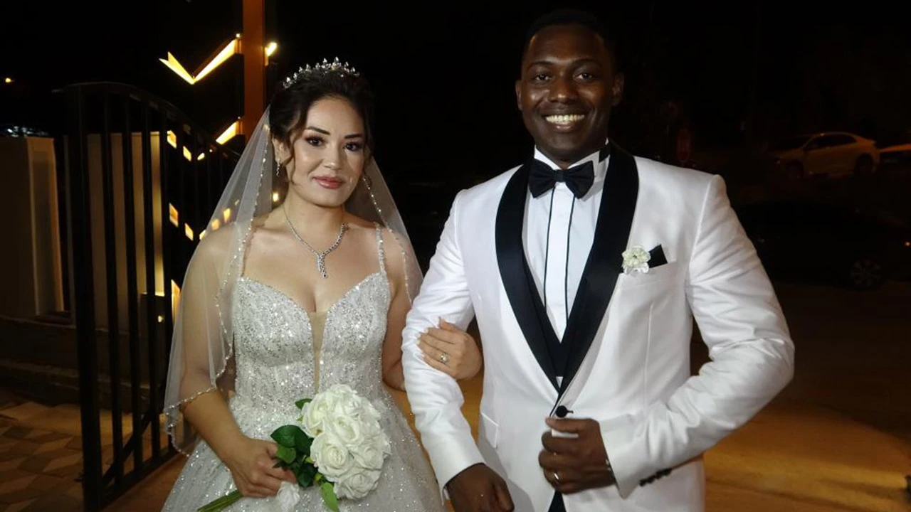 Mersin’in Tanzanyalı damadı kesik çayır erik dalı derken halay başı oldu!