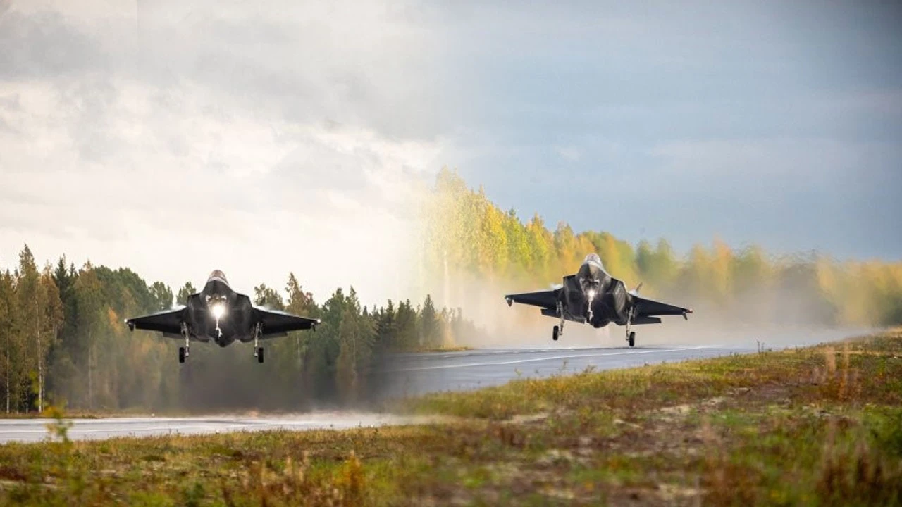 İlk kez F-35A uçakları pist dışında iniş yaptı!