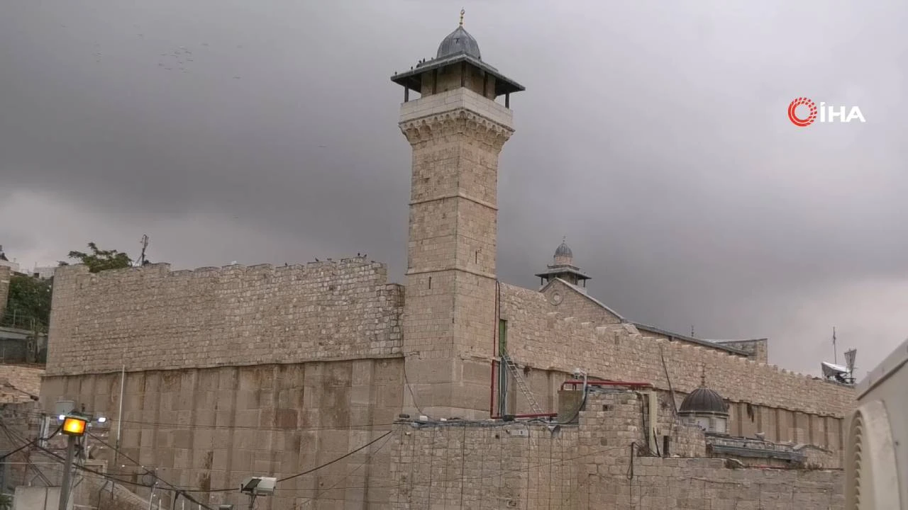 İsrail Yahudilerin bayramında El Halil'deki İbrahim Camii'ni Müslümanlara kapattı
