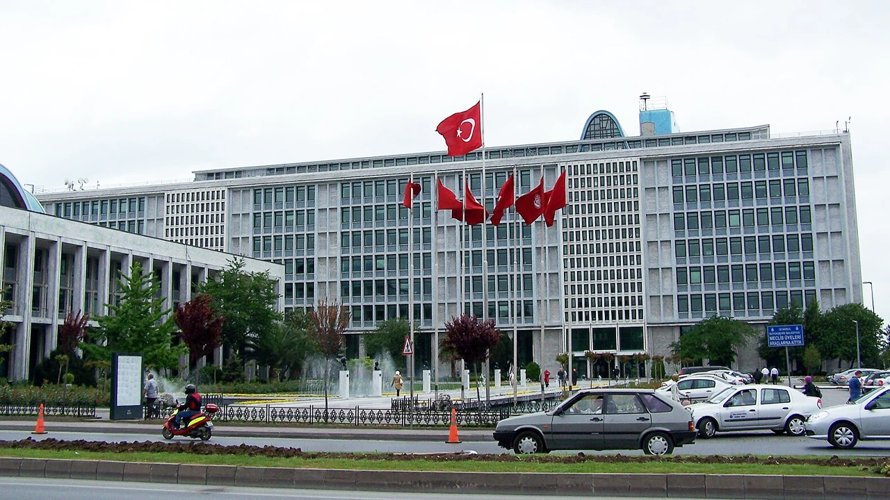 AK Parti ve İYİ Parti'den İstanbul için sürpriz isimler! İlk  görüşmeler yapıldı