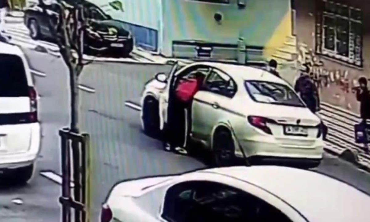 El frenini çekmeyi unuttu, küçük çocuk faciayı saniyelerle önledi