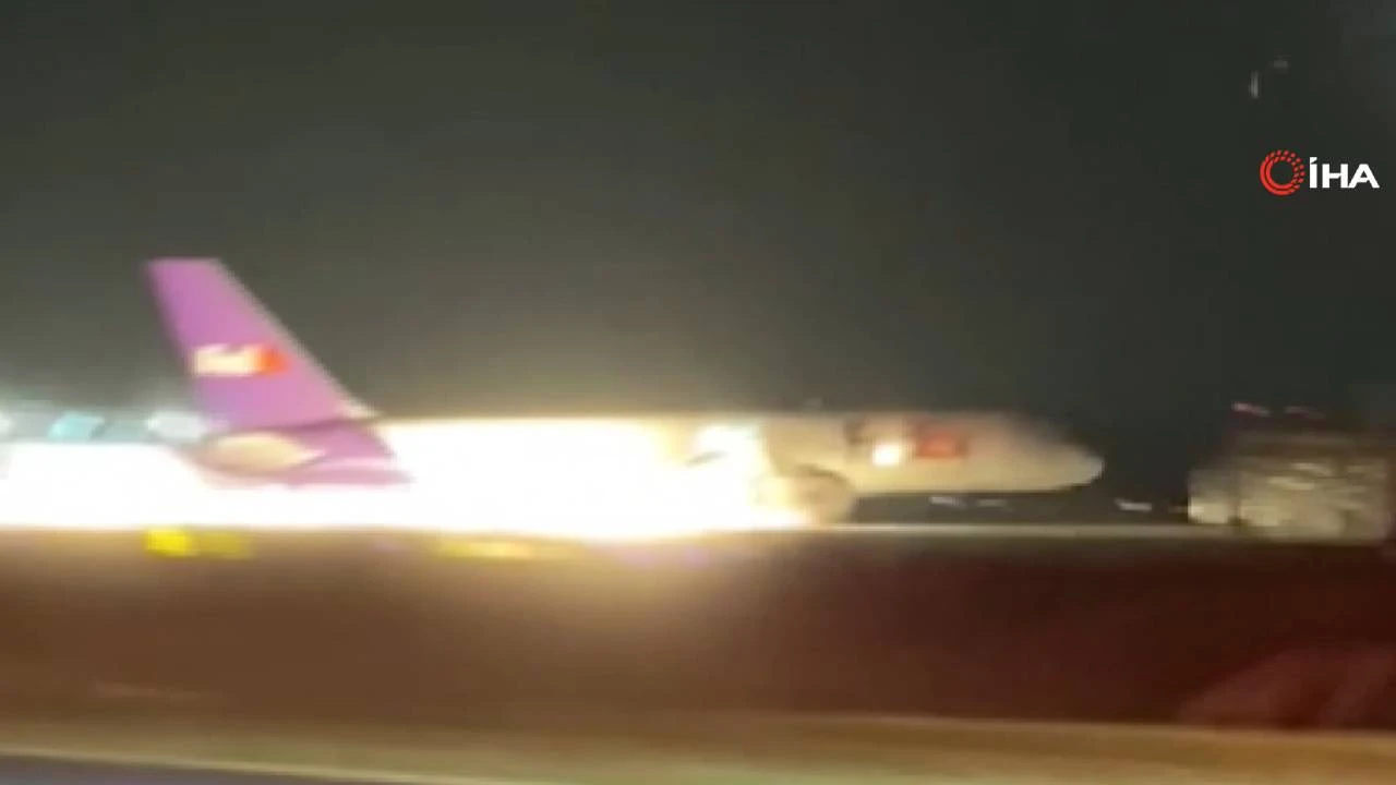 ABD'de iniş takımları açılmayan kargo uçağından kıvılcımlar çıktı