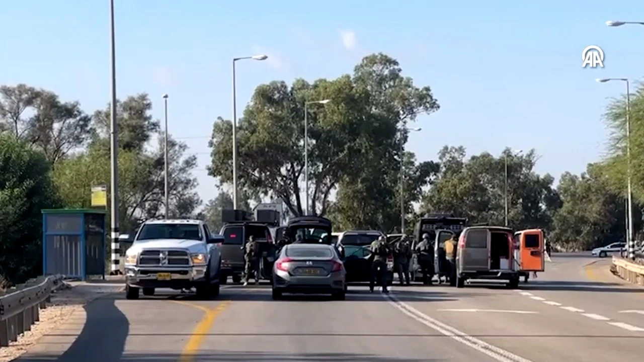 Gazzen'nin saldırılarının ardından İsrail güvenlik güçleri Sderot kentine girişleri kapattı