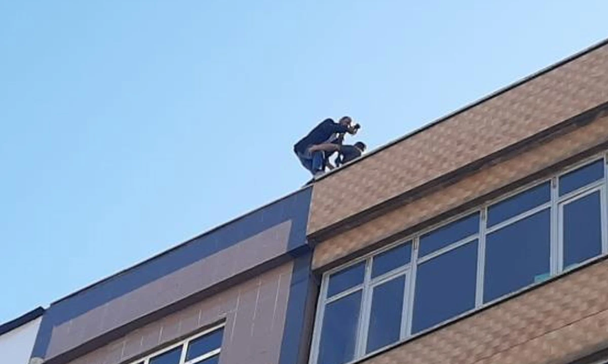 Dalgınlığından yararlandı, intihar girişimini son anda engelledi