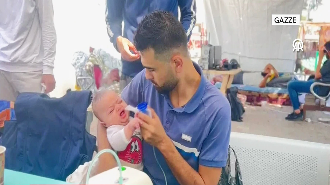 Bebeğini yaşatmak için habercilere sığındı! Bebeği nefes alabildi