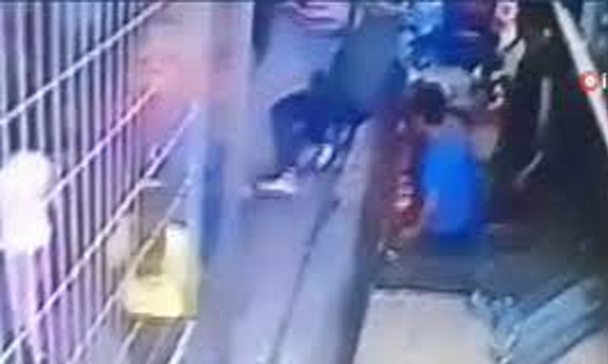 Gençlerin döner bıçaklı kavgası kamerada