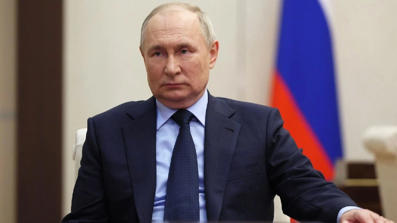 Putin verilen selamı 'aleyküm selam' diyerek aldı: Müslüman üyeye cevabı salonda alkışlandı