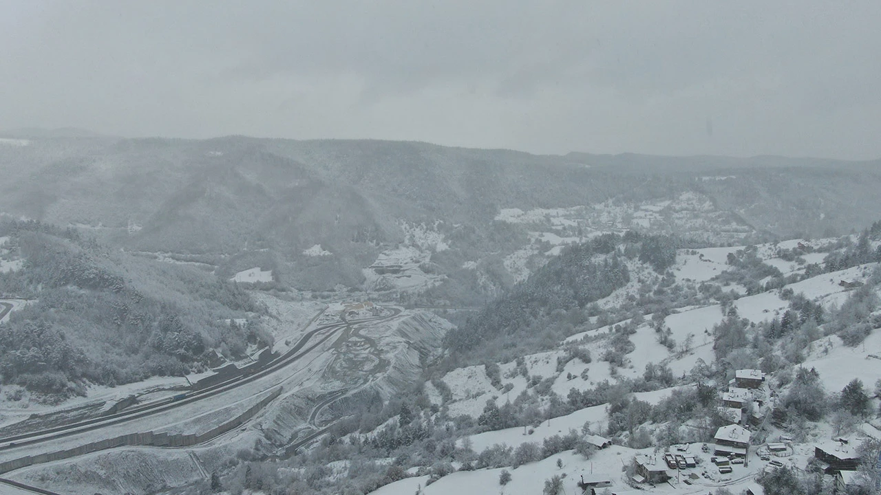 Ilgaz Dağı beyaza büründü