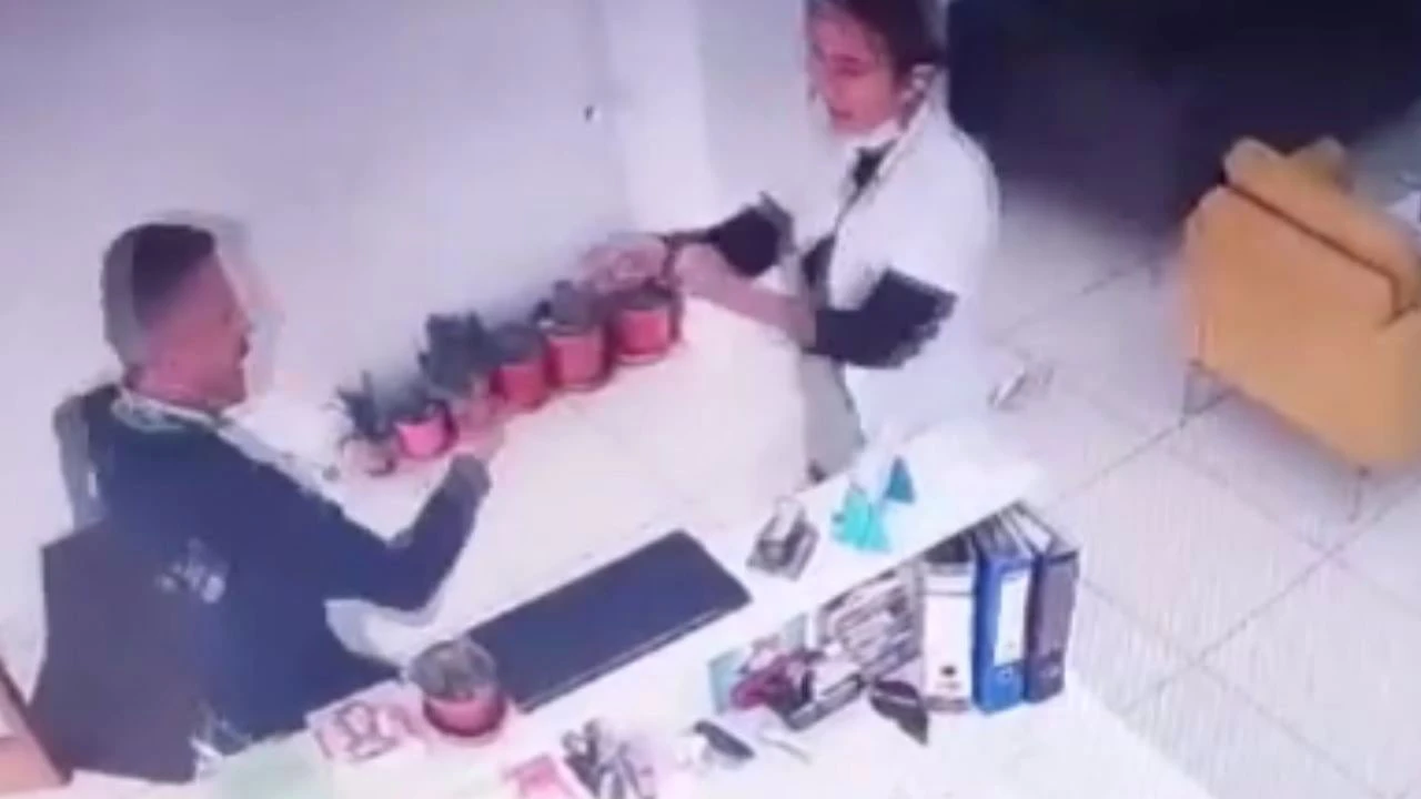 Dişçiye gitti dudağı uyuşunca diş hekimine saldırdı