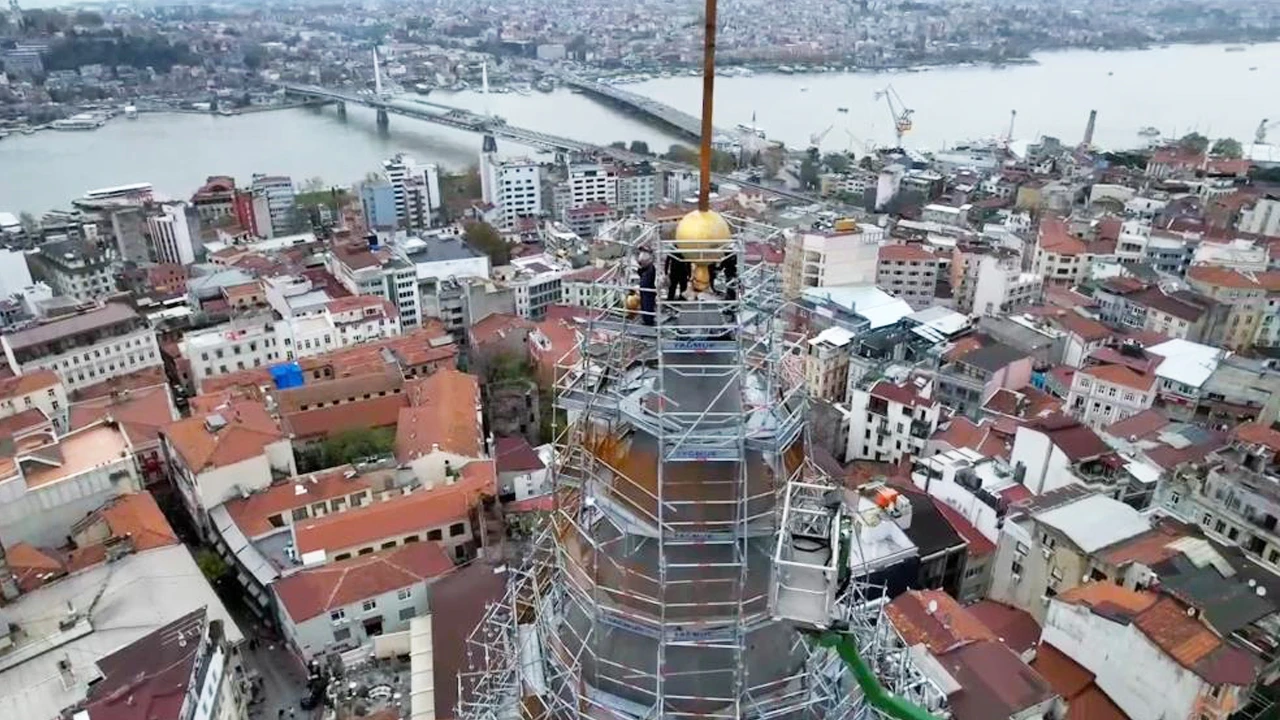 Galata Kulesi'nde 'Alem' operasyonu