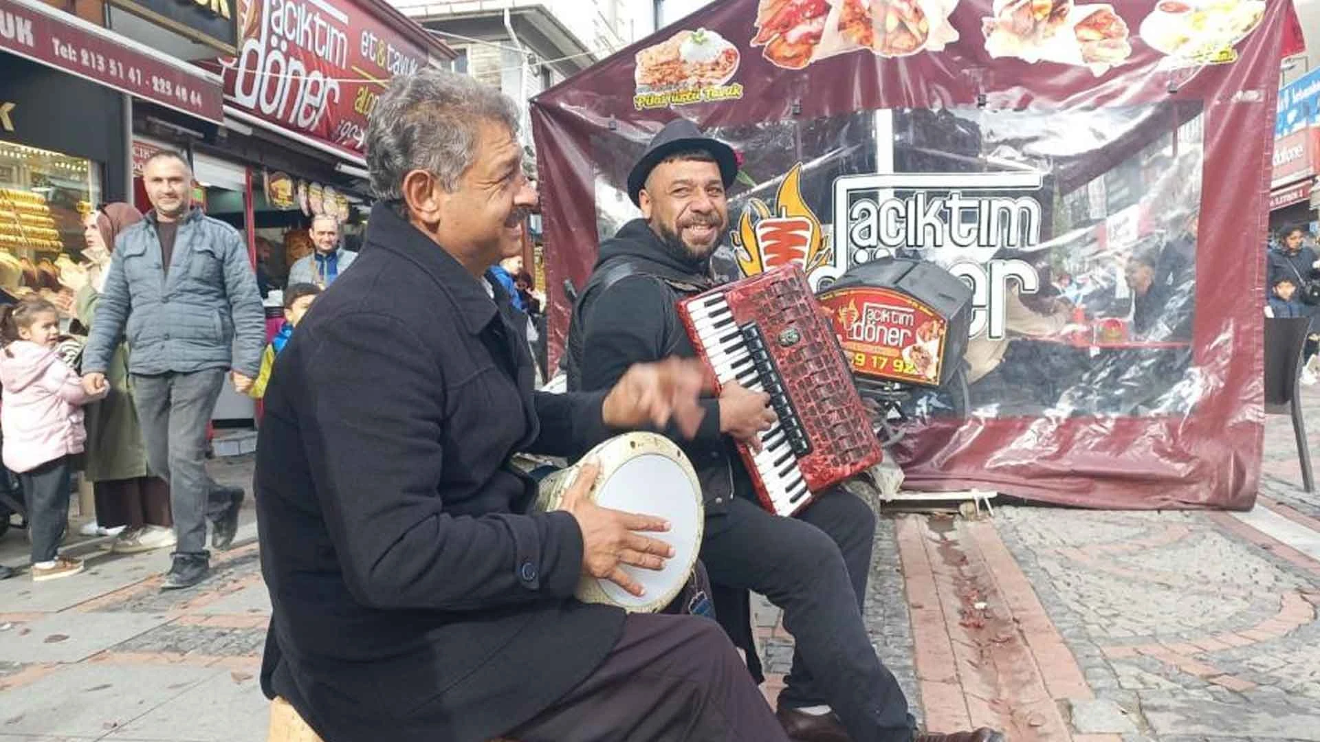 Sosyal medya bu videoyu konuşuyor... Dilan Polat'ın 'Enerci' şarkısına 9/ 8 lik Roman uyarlaması