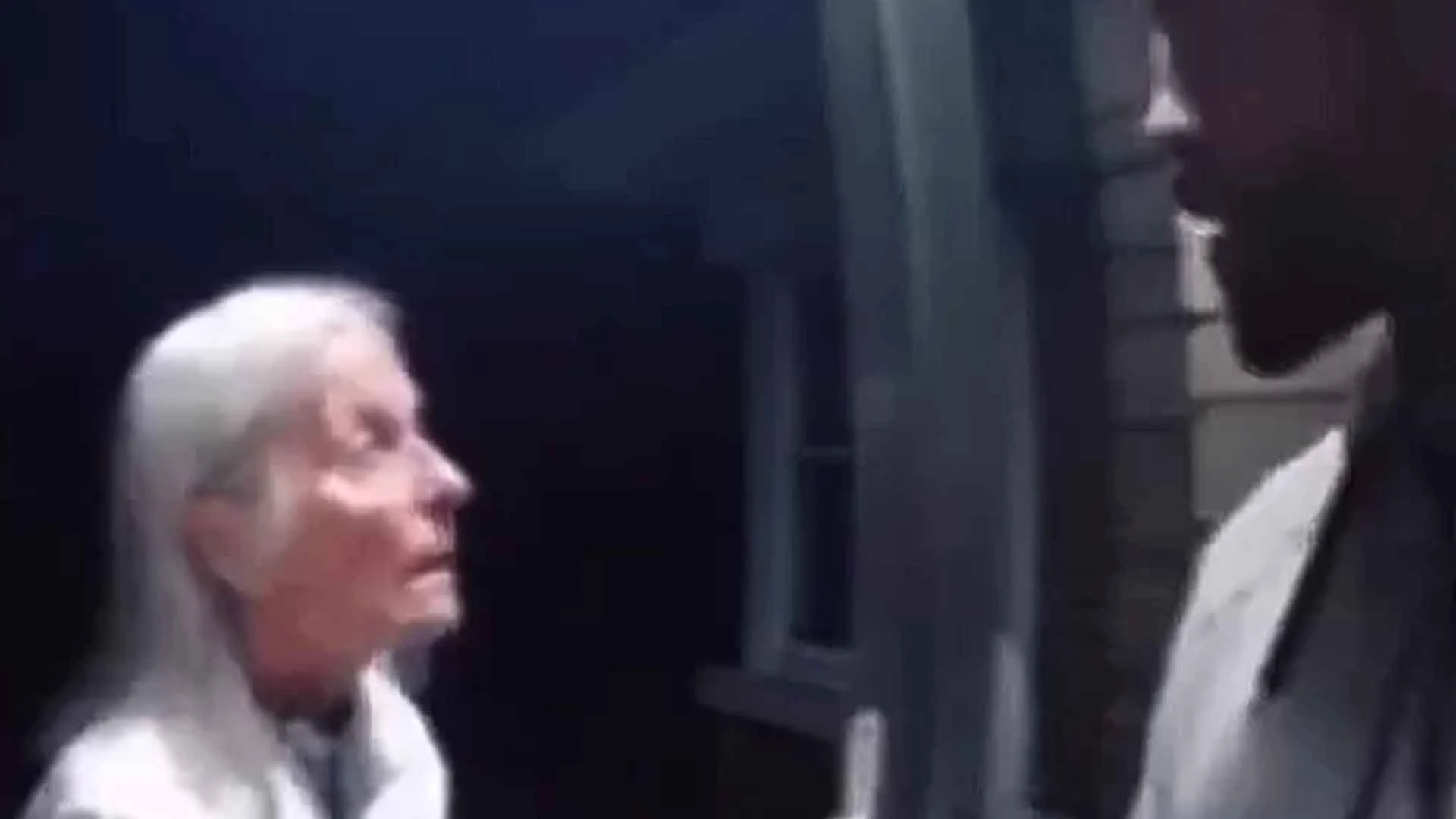 Yaşlı kadının komşusuyla diyalogu duygulandırdı! Hiç beklemediği bir cevap aldı