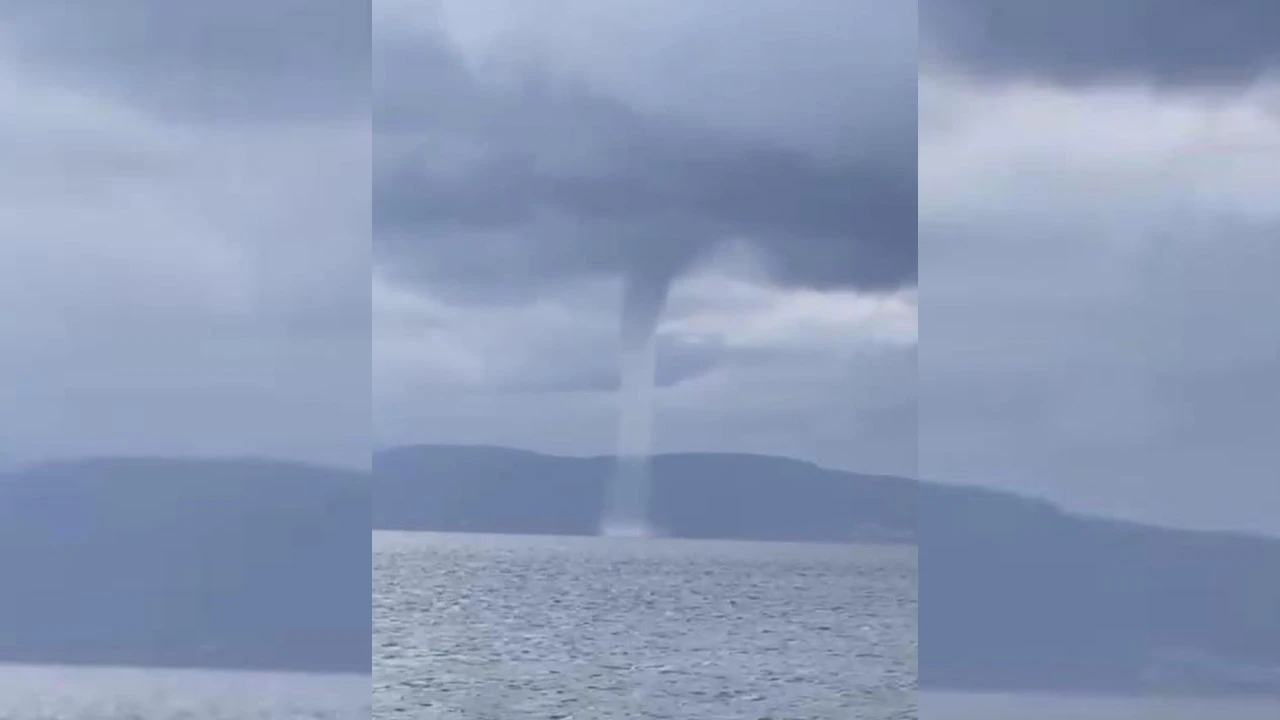 Ayvalık'ta hortum paniği! Saniye saniye kameraya yansıdı 