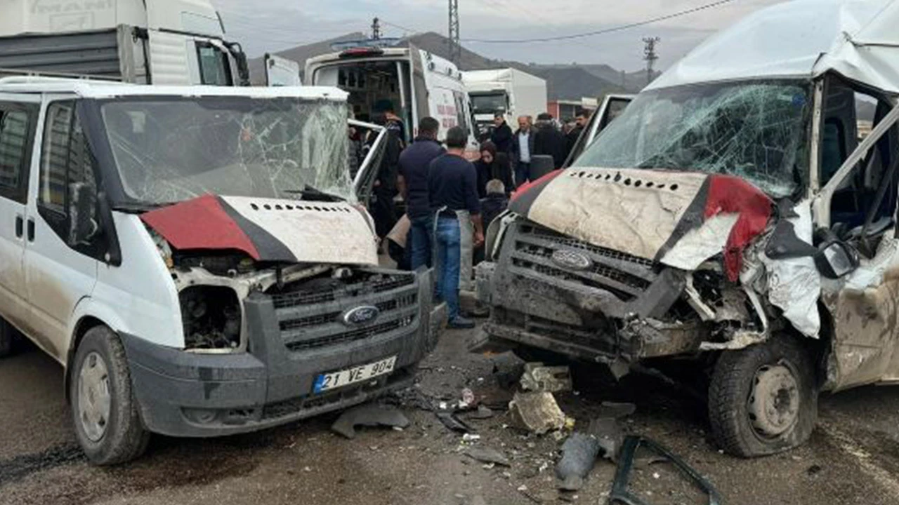 Şırnak’ta trafik kazası: 18 yaralı