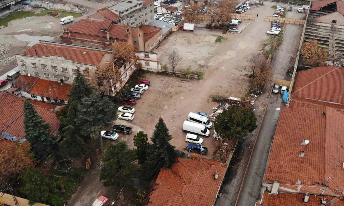 Yıllardır kullanılan sokağı ‘benim’ diyerek kapattı