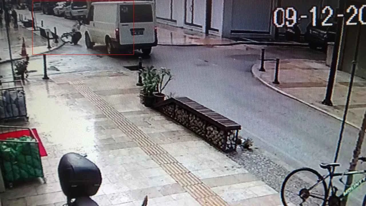 Bisikletle ekmek alıp evine giden 83 yaşındaki adama kamyonet çarptı