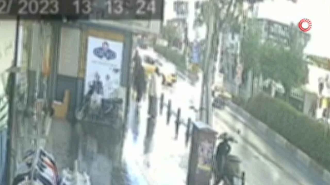 Antalya'da bisikletle kırmızı ışıkta geçen anne ve kızı yaralandı
