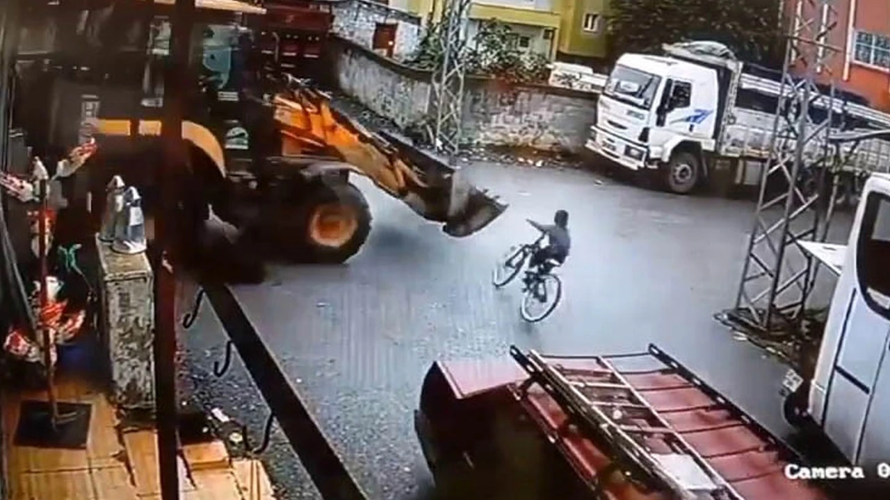 Hatay'da korkunç kaza! 9 yaşındaki çocuk iş makinesinin altında kaldı