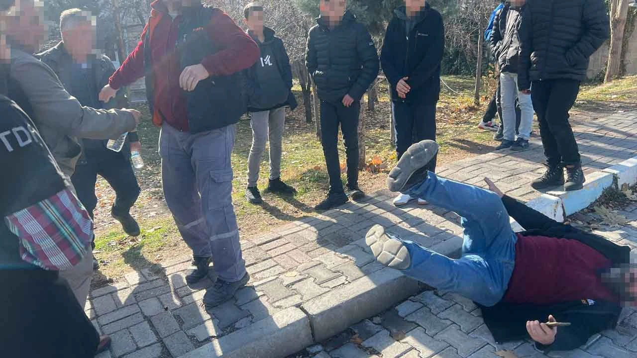 Çocukların bıçaklı şakalaşması sonrası veliler okul çıkışı hesaplaştı