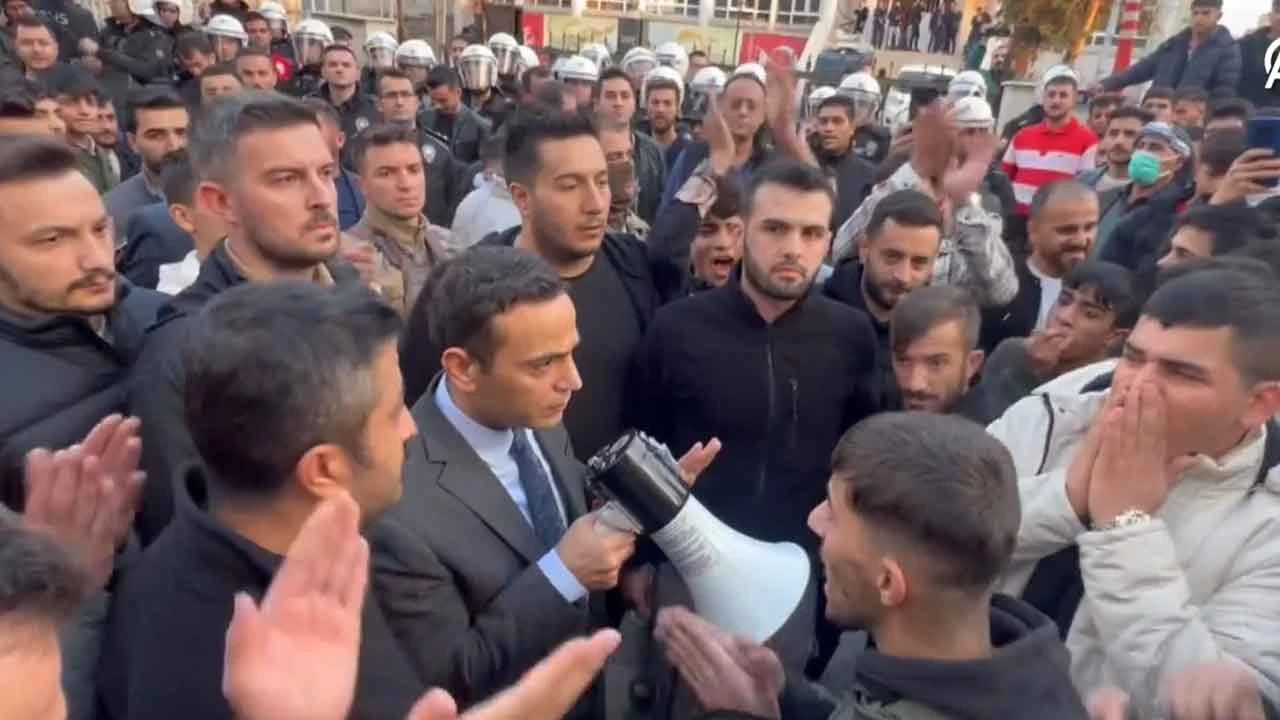 Silopi'de Kur'an-ı Kerim'e saygısızlık! Vatandaşlar sokağa döküldü kaymakam müdahale etti