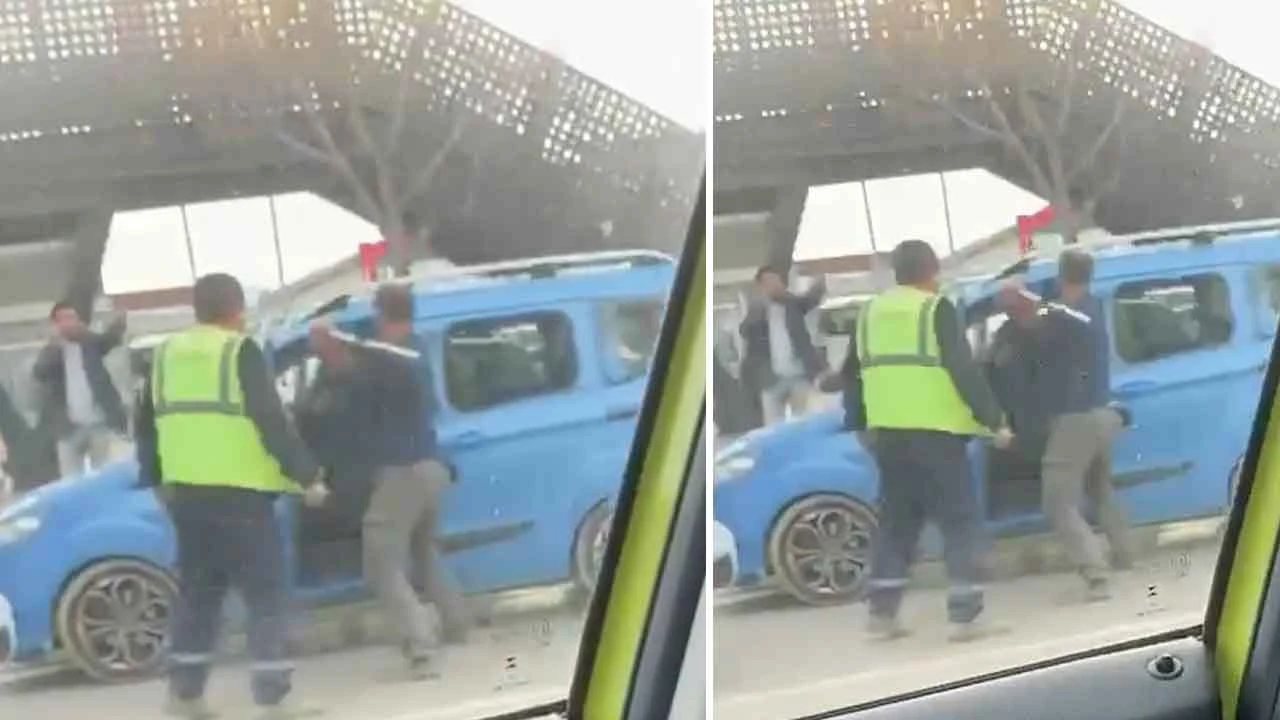 Sürücüyü direksiyonda sıkıştırıp sopayla dövdü! Kimse müdahale edemedi