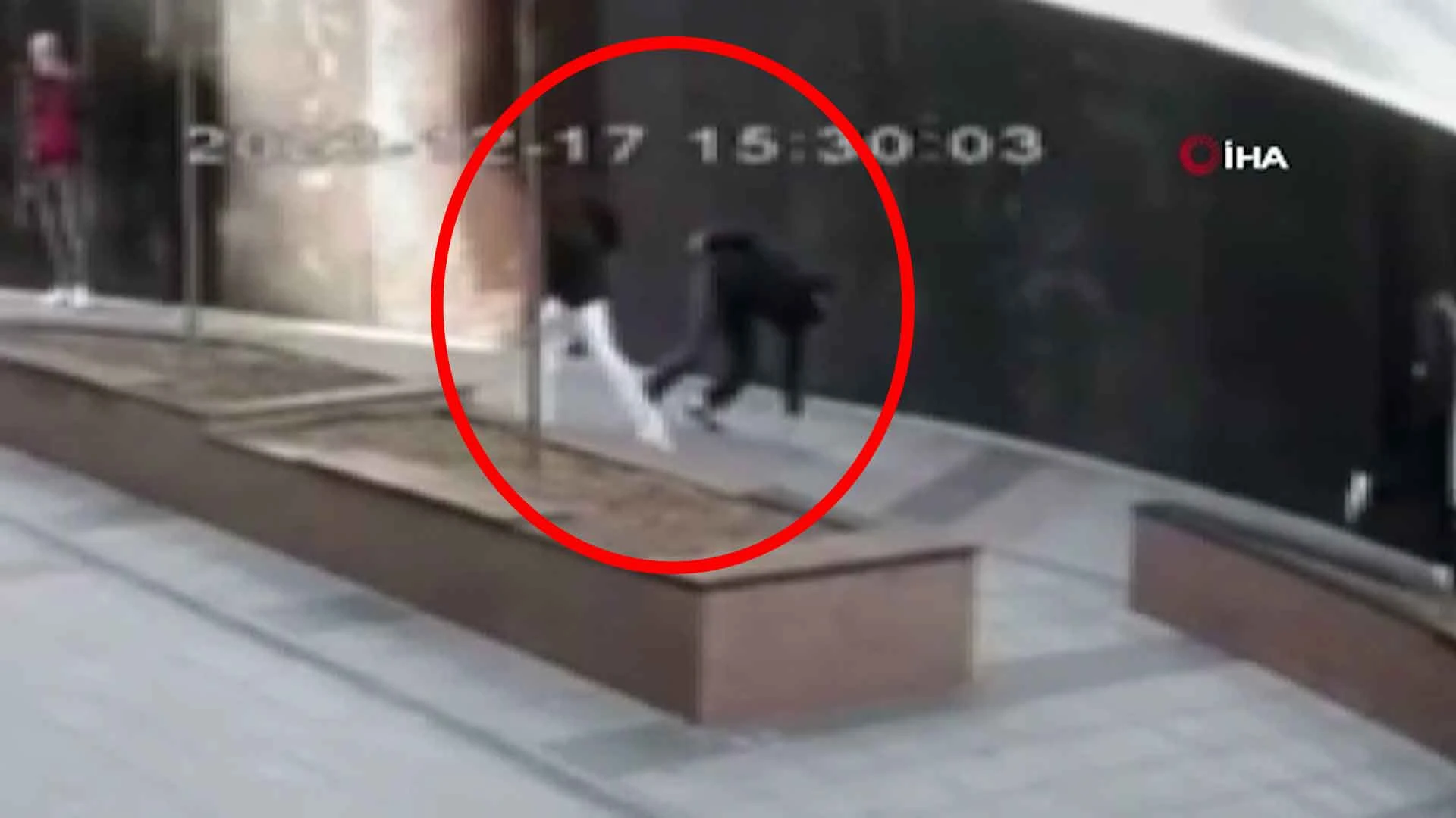 Kız meselesi yüzünden birbirlerine girdiler!