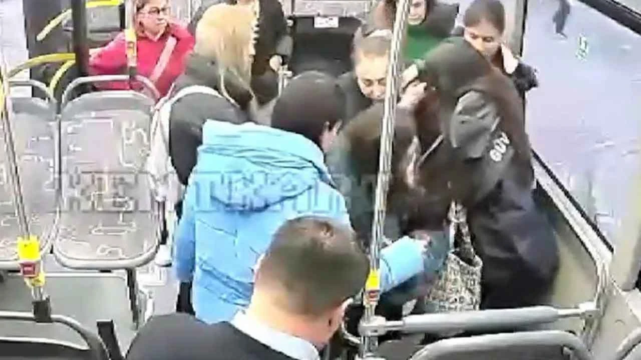 Rahatsızlanan hamile kadını otobüsle hastaneye yetiştirdiler