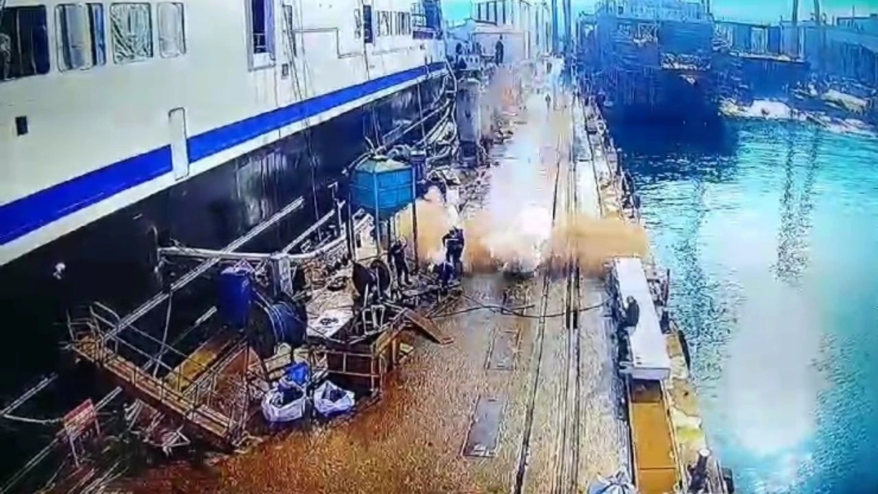 Tuzla’da korku dolu anlar! Gaz kapağı bomba gibi patladı