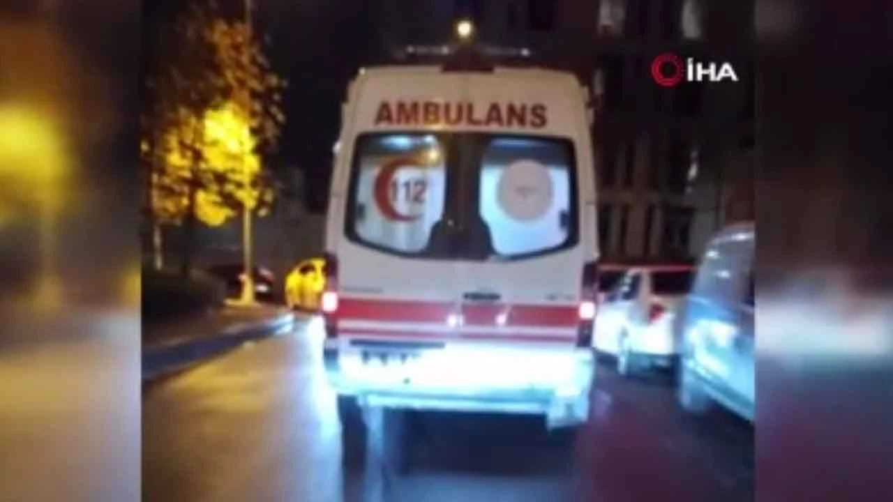 Alkollü sürücü ambulansa çarptı peşine takılınca kendini polis merkezinde buldu