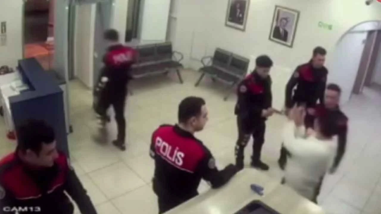 Atilla Taş ve eşinin polise saldırdığı anlar yayınlandı! Tutuklanmasına sebep olan kavga