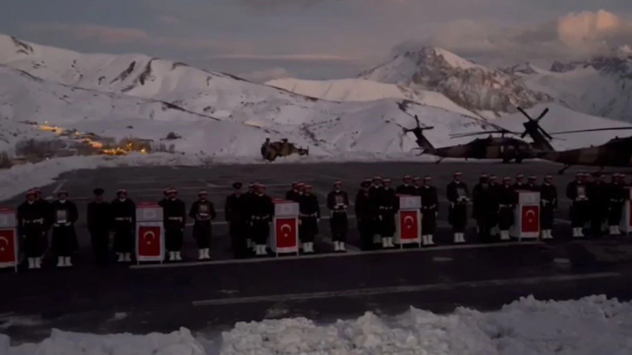 Hakkari'de şehitlerimiz için tören düzenlendi