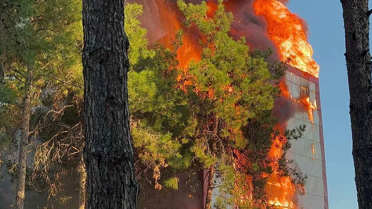 Adana'da hastanede çıkan yangın olayında iki kız çocuğu gözaltına alındı