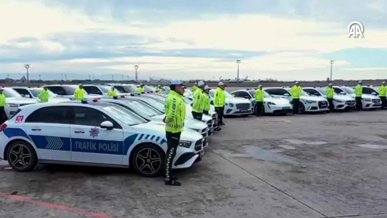 Suç örgütlerinden ele geçirilen 23 araç emniyete verildi böyle sergilendi