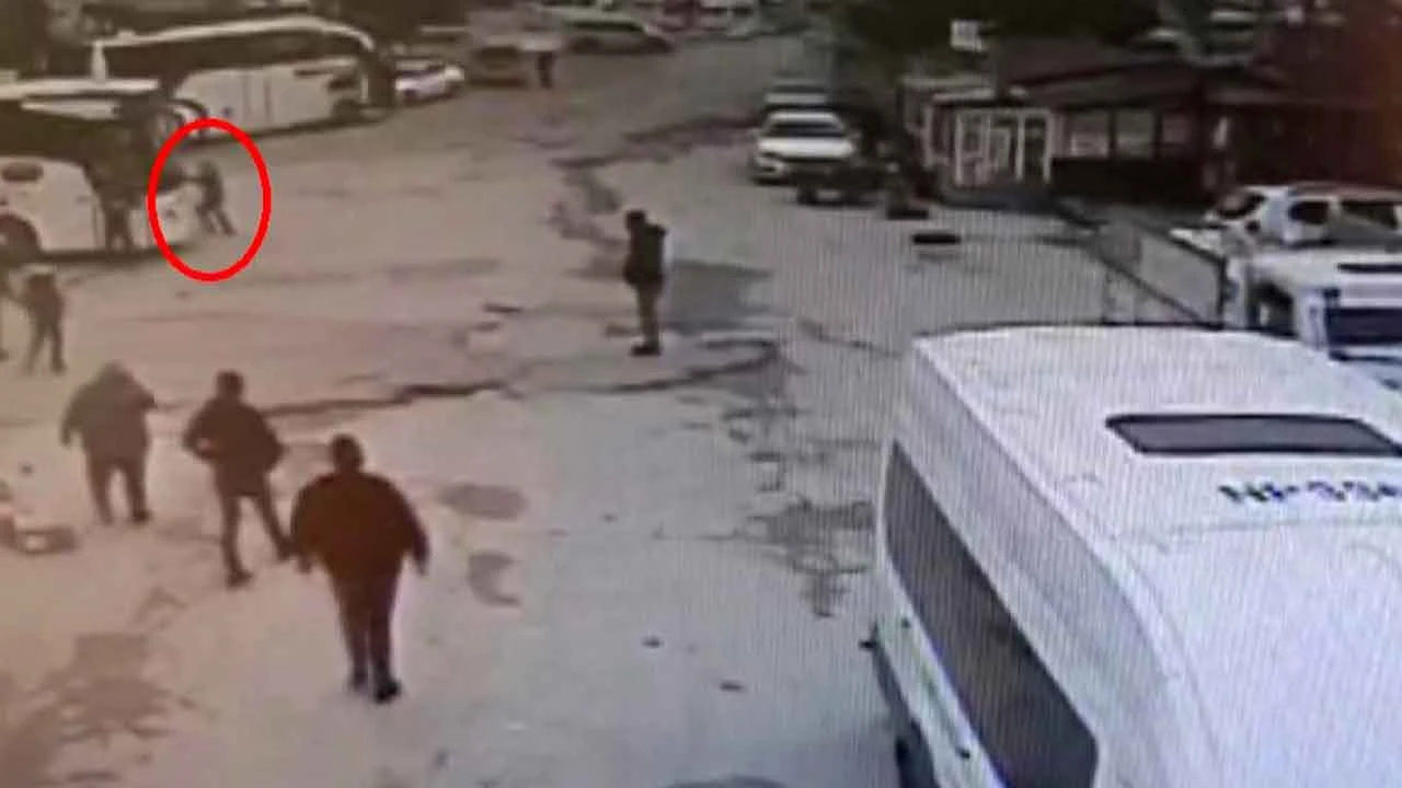 Diyarbakır'da otobüs şoförü kendi muavinini ezerek öldürdü! Yolcularla kaçmaya çalıştı