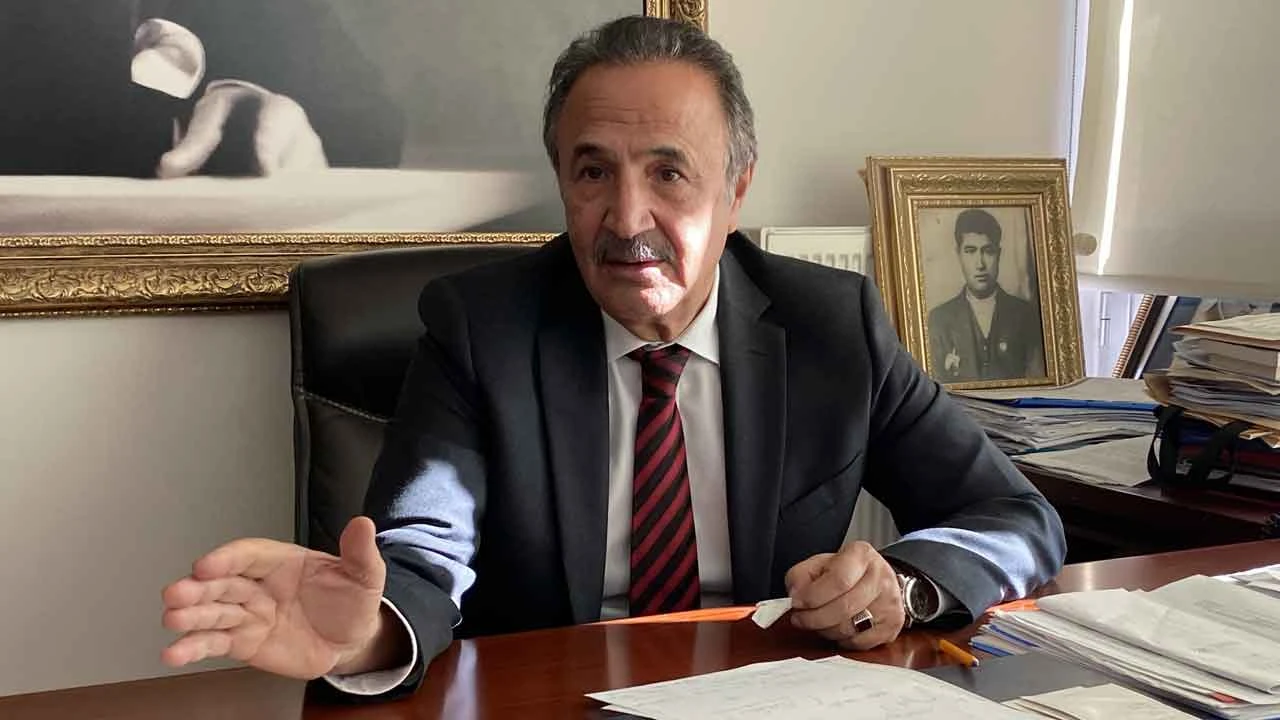 Eski CHP'li Mehmet Sevigen Özgür Özel'i topa tuttu: Belki de Kemal Bey'in ahı tutuyor