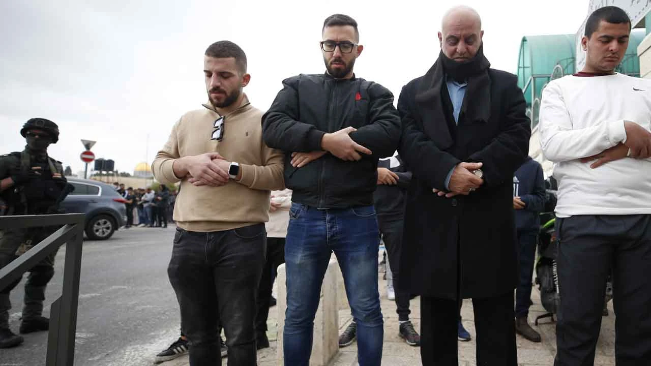 İsrail Mescid-i Aksa'da namaza yine müdahale etti