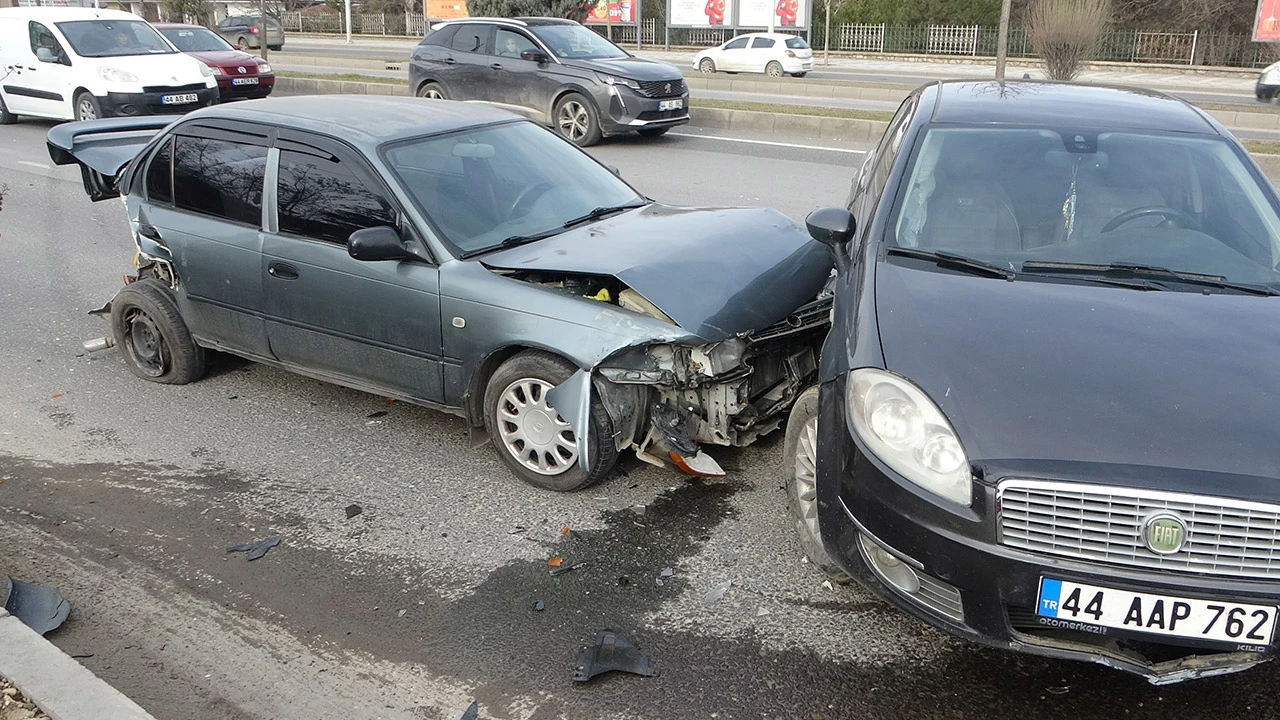 Malatya'da 6 aracın karıştığı zincirleme kaza: 2 yaralı
