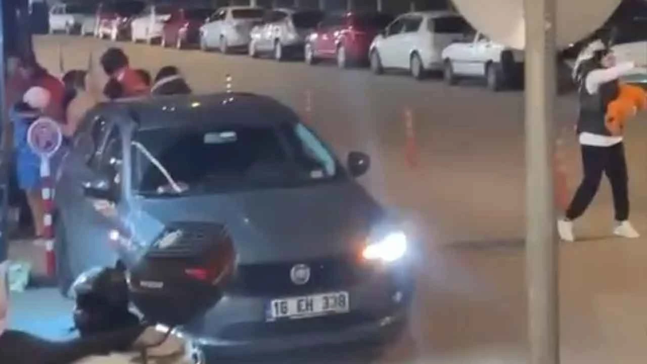 Yol verme kavgasında tekme ve yumruklar havada uçuştu