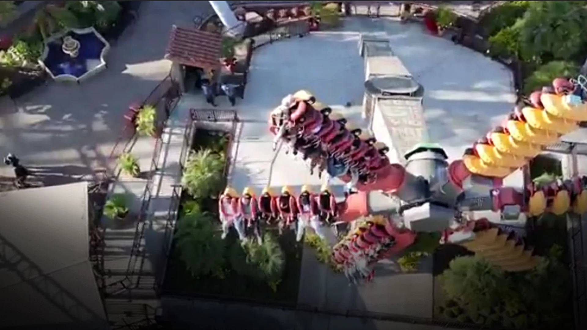Havada esaret: Lunaparktaki oyuncak bozuldu saatlerce yere inemediler