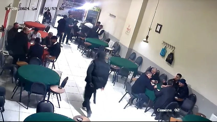 Okey oynarken silahlı saldırıya uğradı!