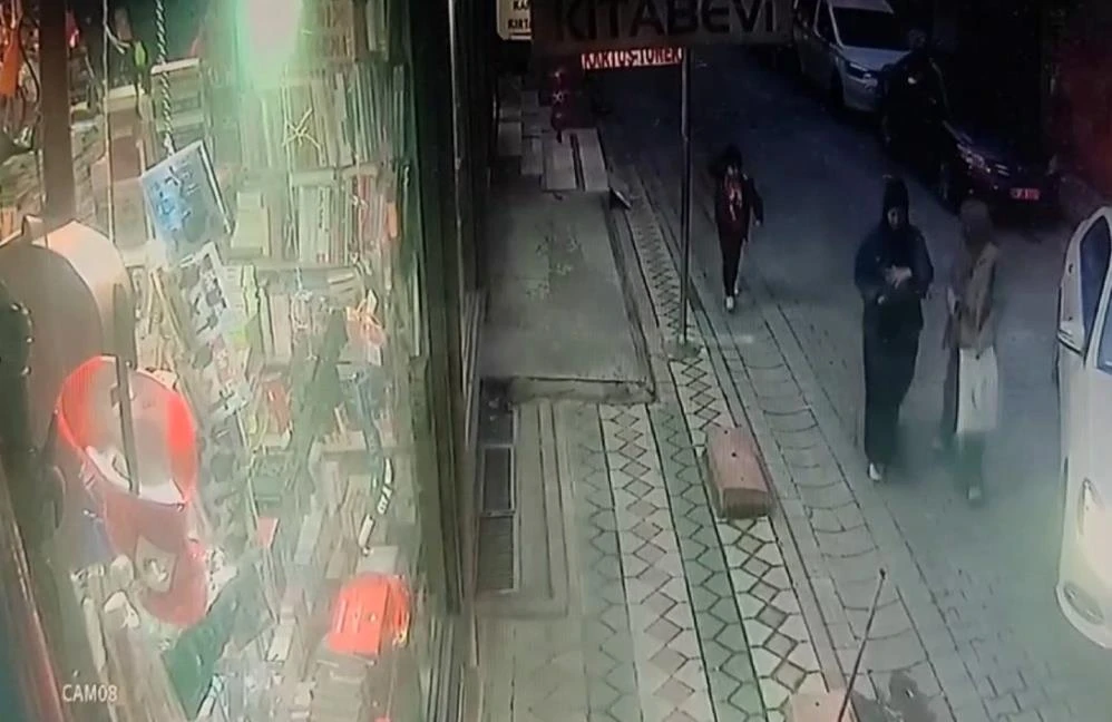 Sultangazi’de 100 bin liralık hırsızlık: Neye uğradıklarını şaşırdılar!