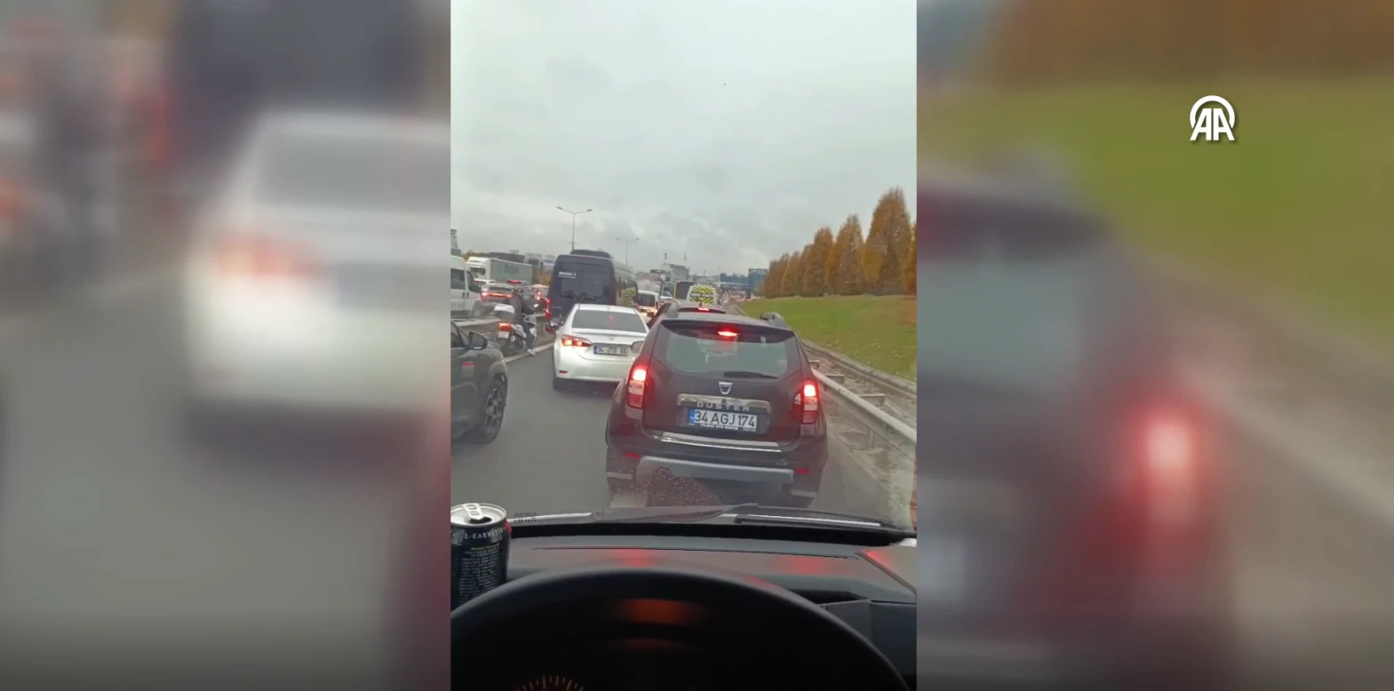 Trafik magandaları yine yol vermedi! 'Pes' dedirten görüntüler İstanbul'dan