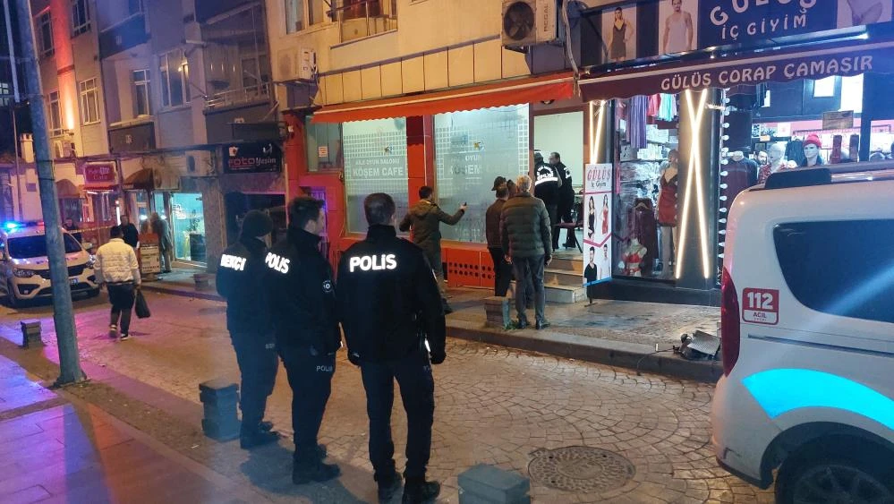 Tost satmaya başlayan çayevine silahla saldırdı: Yaralılar var!