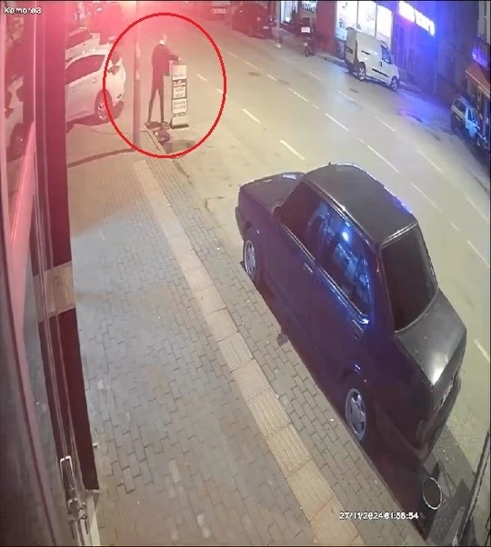 Bursa'da reklam tabelasıyla iş yerine saldırdı!